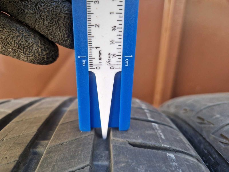 4 Bridgestone R18 225/40
летни гуми 
DOT5023