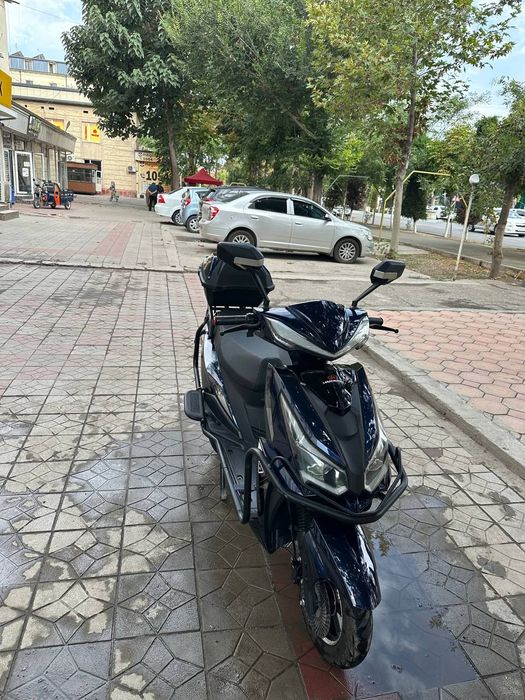 Скутер сотилади почти янги