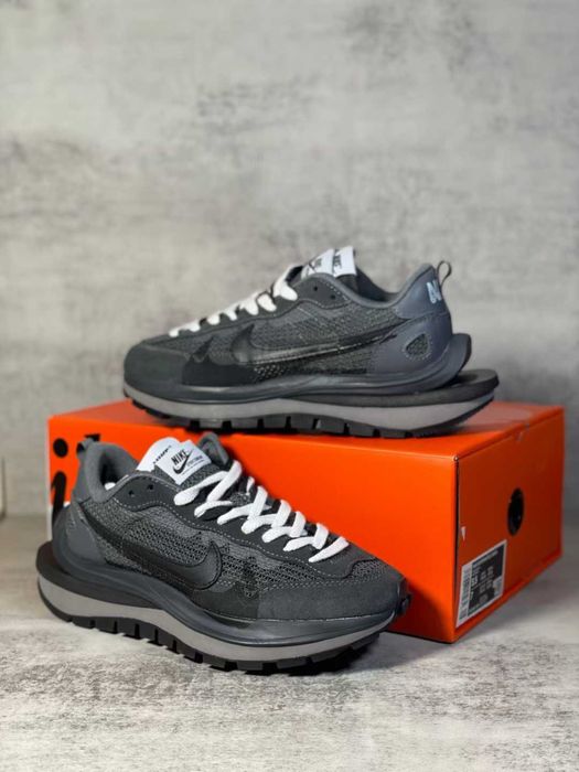 Нови дамски маратонки Nike Vaporwaffle sacai Black grey