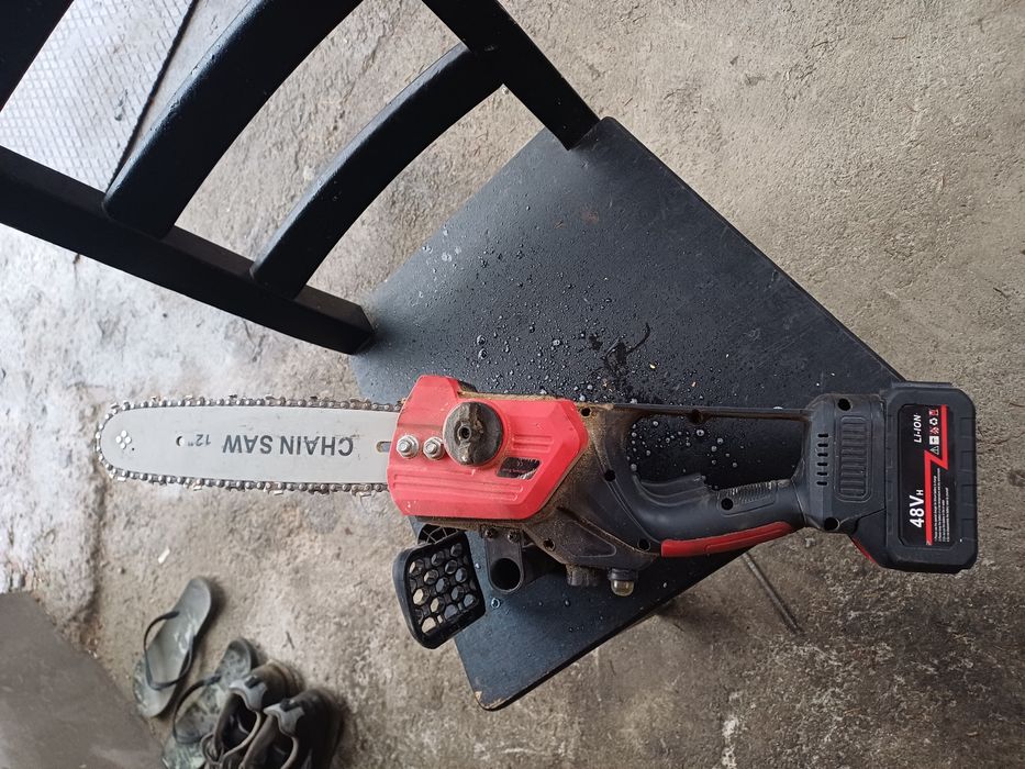 Drujba electrica 250 lei stare buna vine cu baterie si incarcator