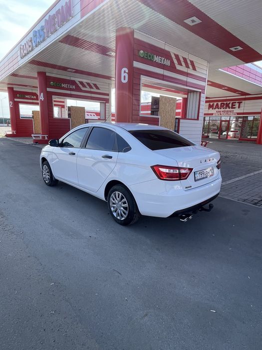 Лада Веста 2021 года.