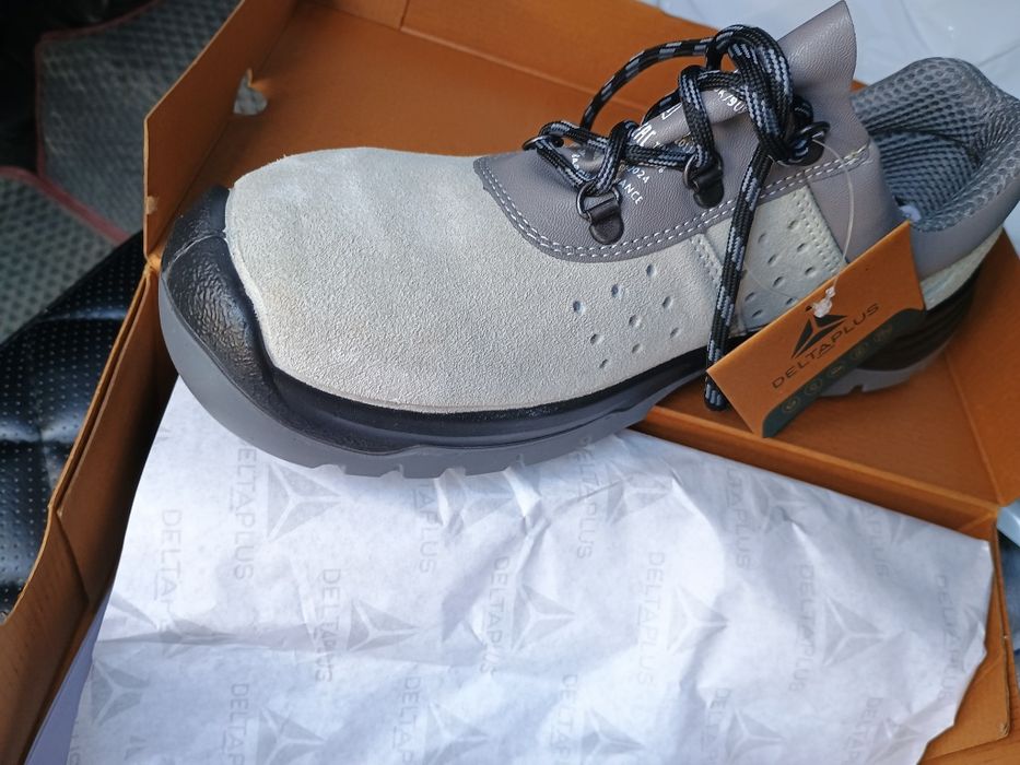 Продам новую спецобувь Deltaplus