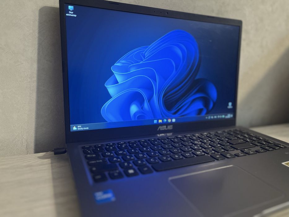 Продам ноутбук Asus VivoBook 15 состояние как новый