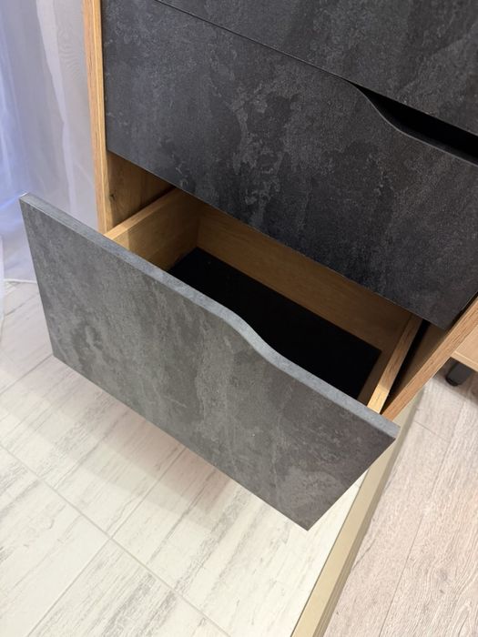 Скрин с четири шкафчета