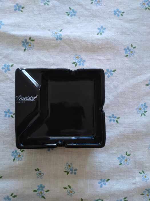 Поставка за чаши от масив орех и пепелник"Davioff"