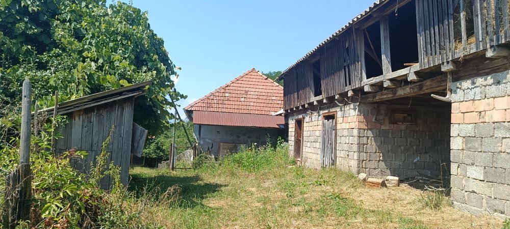 Casă de vânzare la țară.