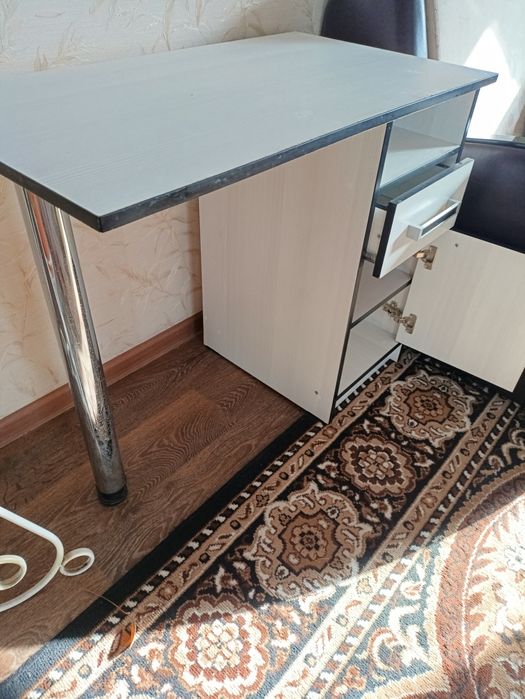 Продам стол для маникюра