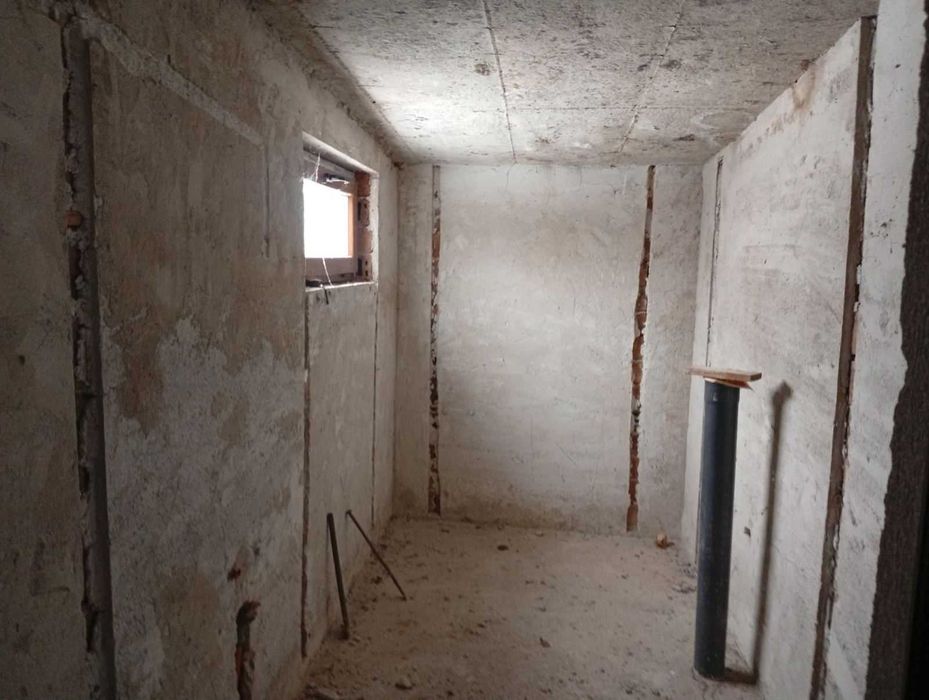 Двуетажна къща разположена в с.Динево,обл.Хасково