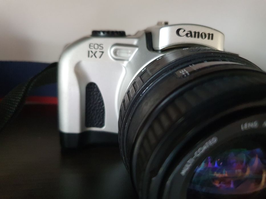 Aparat foto Canon EOS XI7