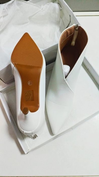 Продам новые ботильоны 39 размера