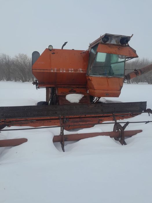 Продам комбаин нива