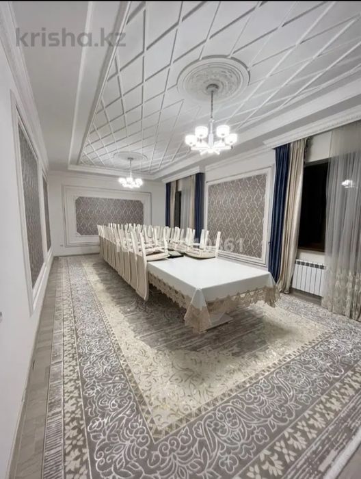 Массив арайдан 6 бөлмелі жер үй сатылады.