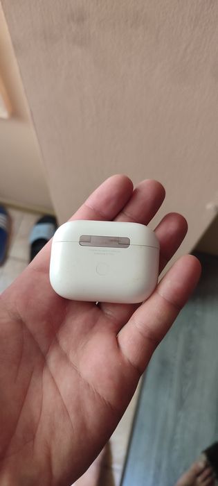 Buna ziua vând airpods pro 3  originale folosite livrare personala in Brăila