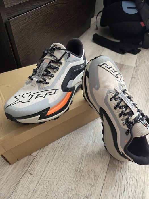 Продам новые кроссовки x-tep