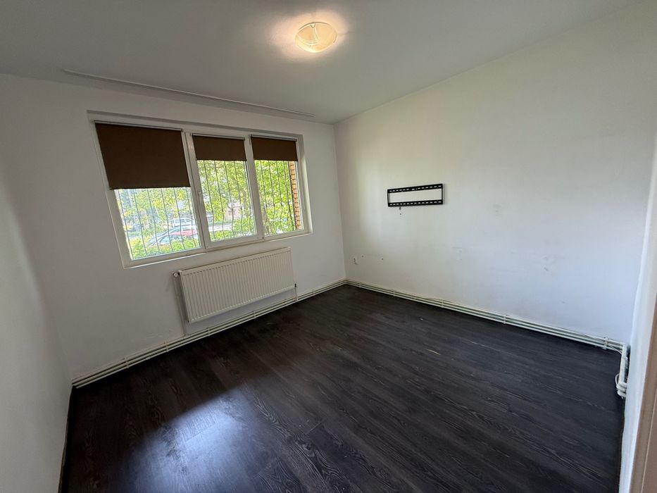 Vând apartament două camere str George Coșbuc parter