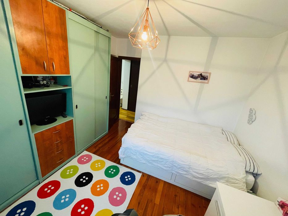 Apartament 2 camere decomandat str. Sinaii-Republicii, complet mobilat, bloc anvelopat, centrala proprie