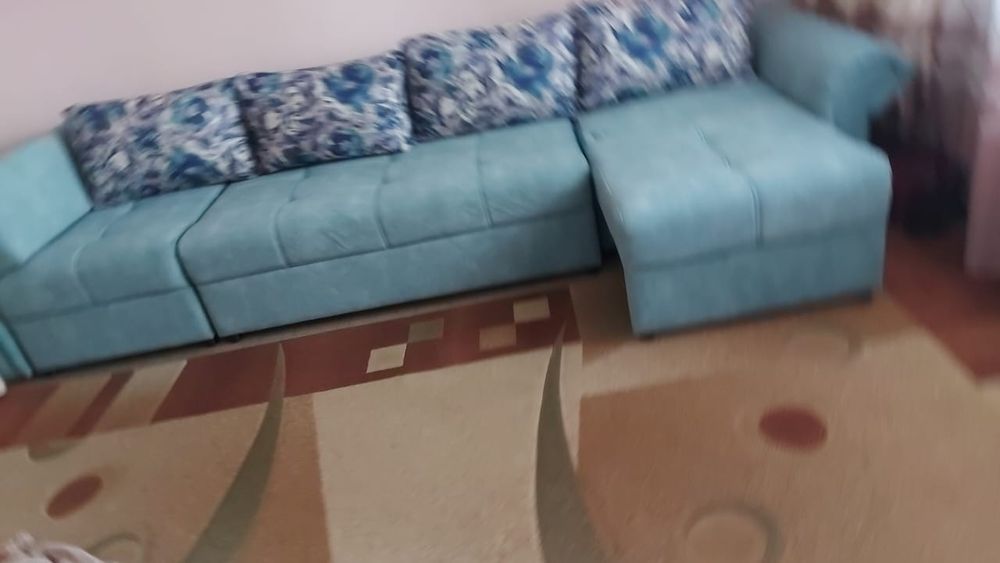 Продам диван угловой, большой