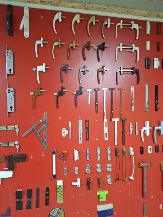 Профессиональный ремонт пластиковых окон.