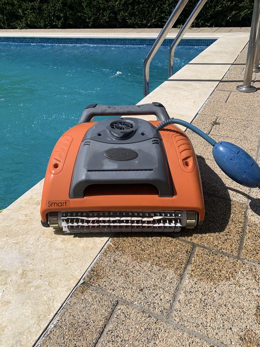 Robot curatat piscina