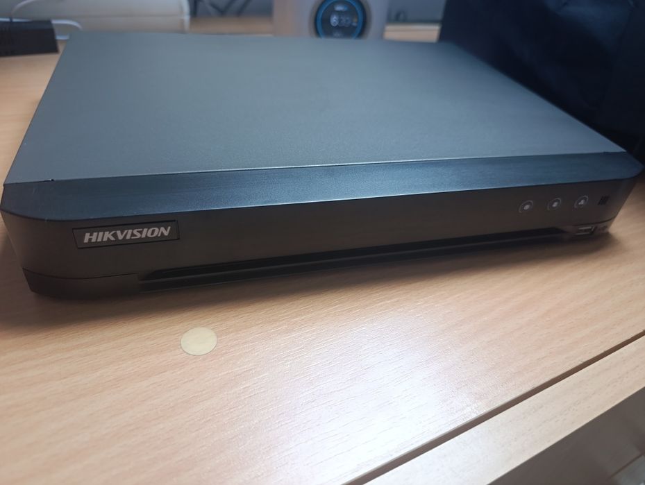 NVR 4 canale camere supraveghere Hikvision DS-7204HQHI-K1