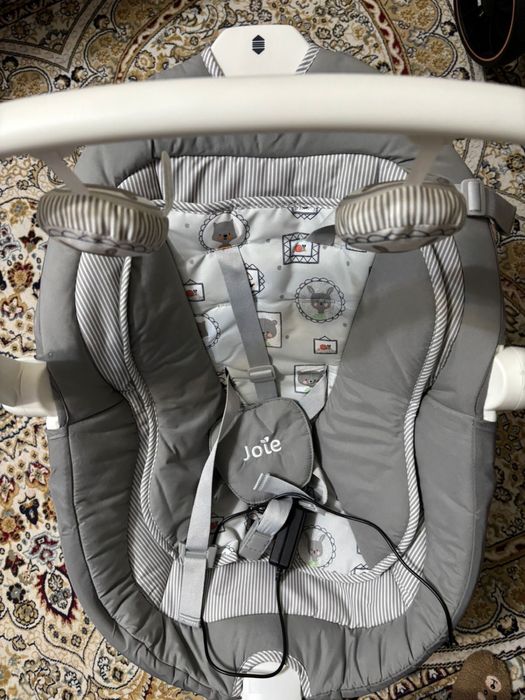 Продам детский шезлонг Joie