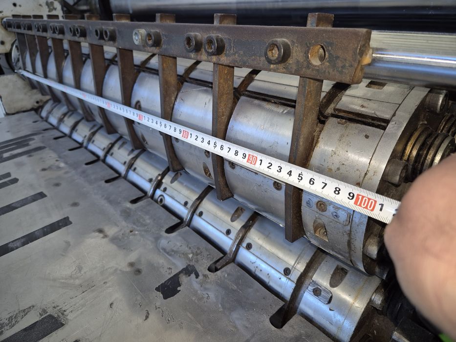 Машина за производство на хартиени кърпи за ръце