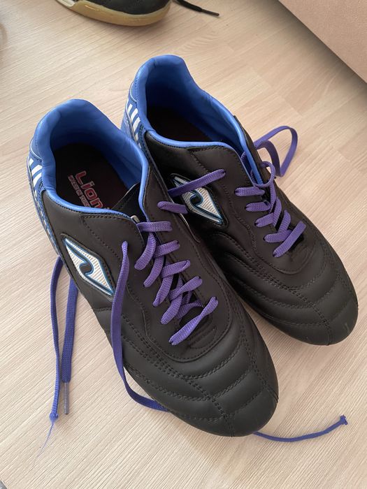 Продам бутсы футбольные