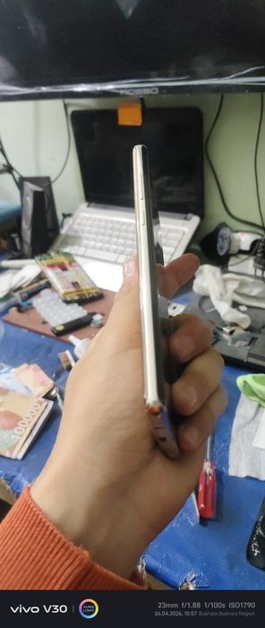 Samsung note 8     .
