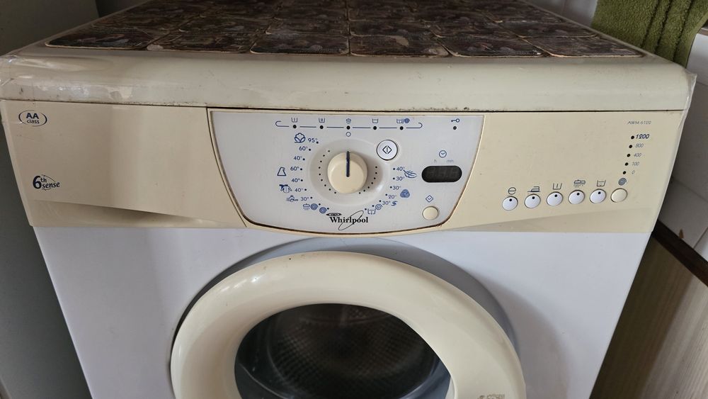 Продавам пералня Whirlpool AWM 6122