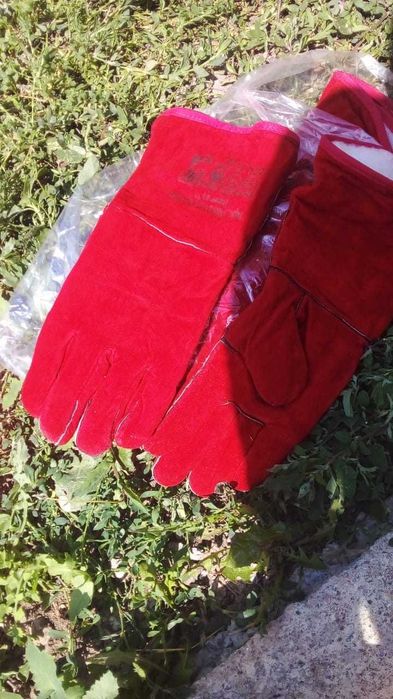 спецодежда, перчатки сварщикам, пожарникам, ботинки (СИЗ)