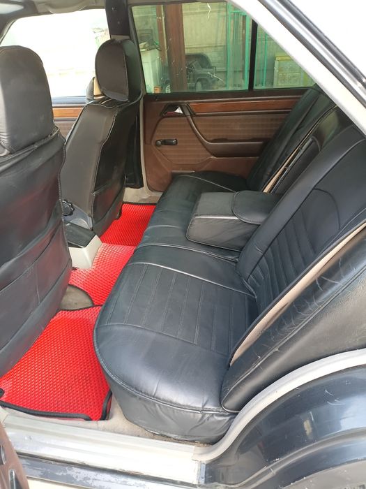 Продам машину 124 мерс