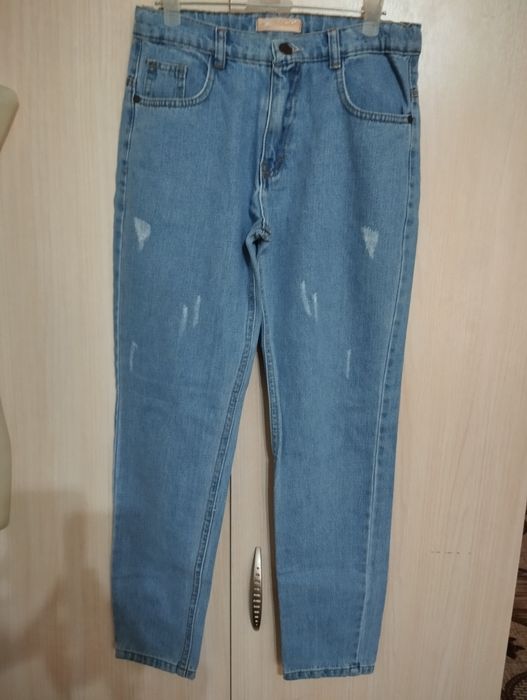 Продам на мальчика джинсы