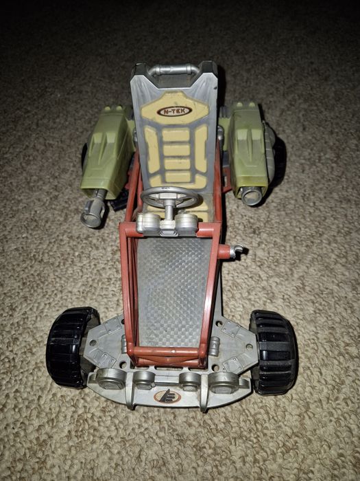 Figura cu mașina Jungle dart