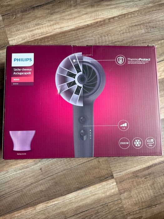 Нов сешоар Philips 2100 W с приставка Thermo Protect