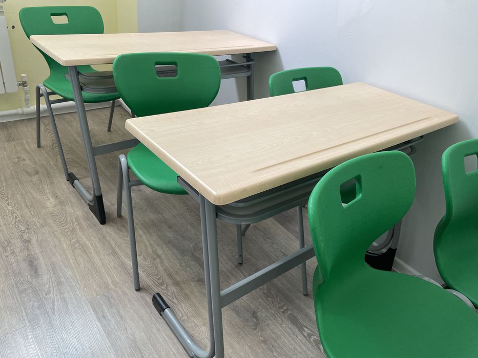 Парта школьная. Стульчики