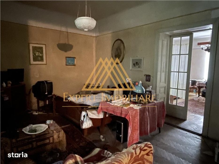 Casa centrala acces la doua strazi cu 751 mp , pret usor negociabil Su