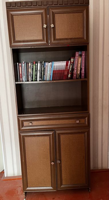 Продается Книжная полка