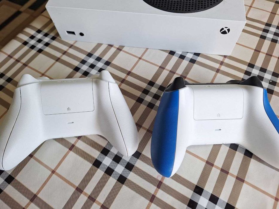 X-BOX Series S with 2 controller