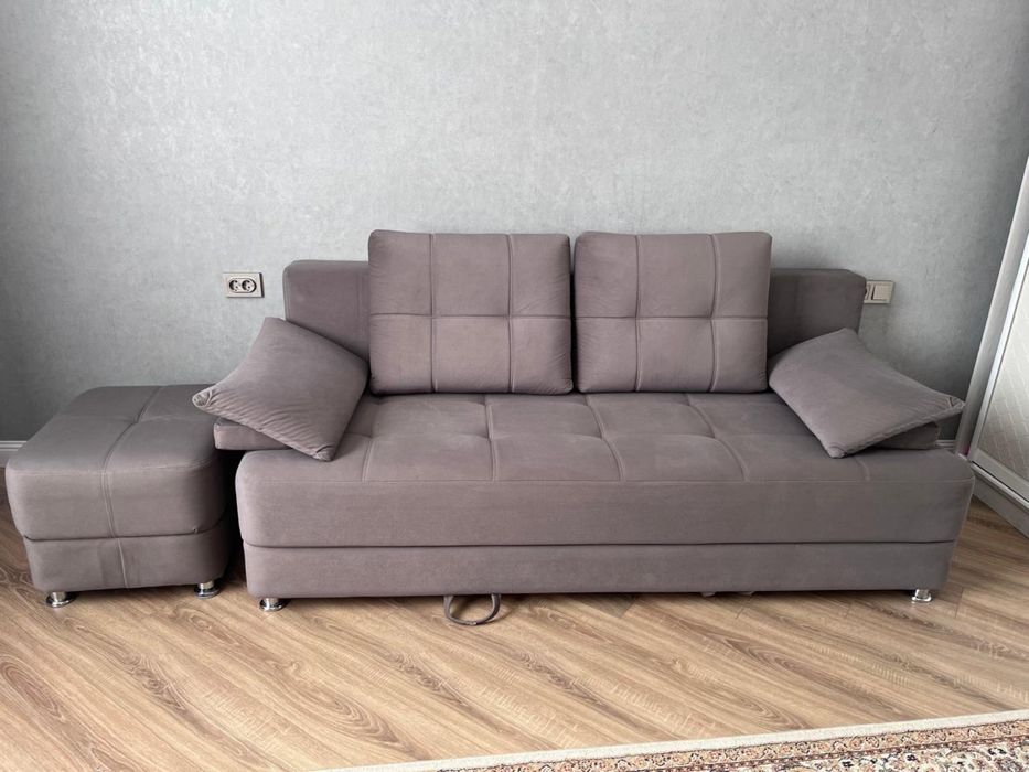 Продается добротный диван