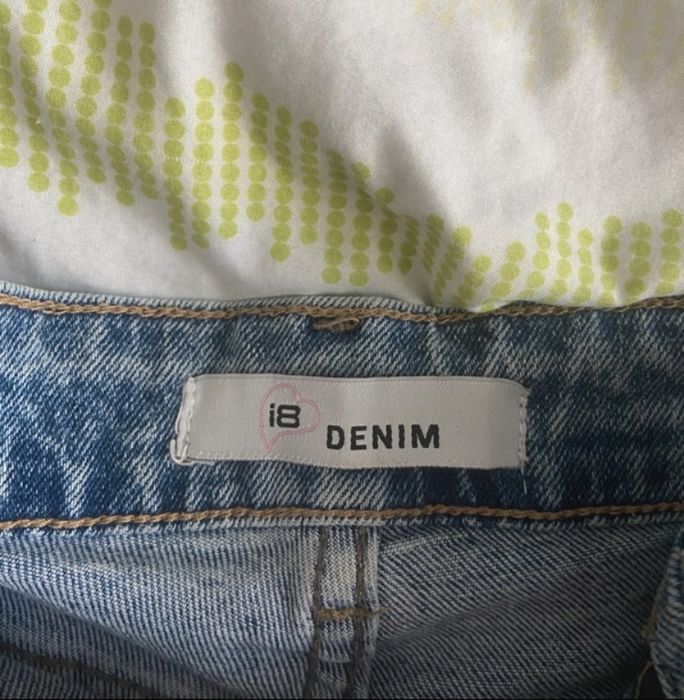 Pantaloni scurti de blugi