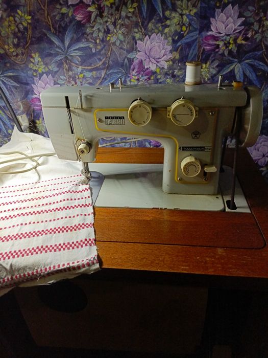 Продам швейную машинку