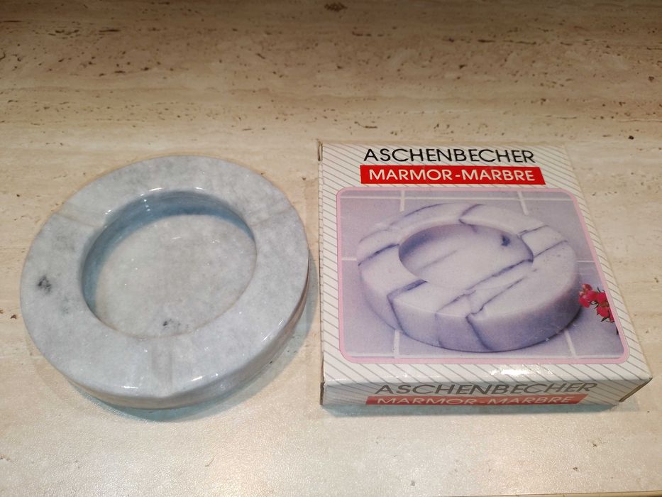 Scrumieră din Marmură naturală de CARRARA, masiva