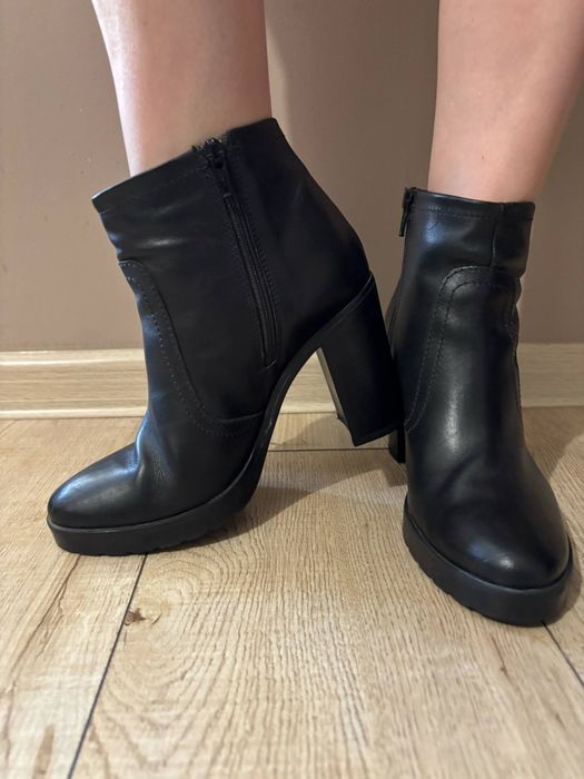 Дамски боти с ток