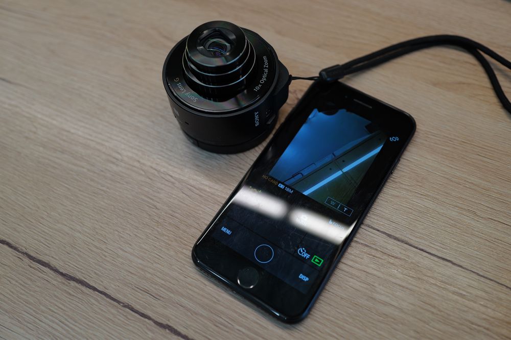 Aparat foto Sony Cybershot DSC-QX10 cu WiFi Lentila G 18 megapixeli