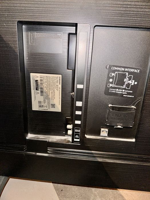 Продам телевизор Samsung 4к uhd 2020 год