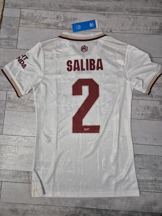 Tricou nou Arsenal - Saliba