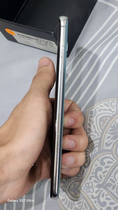 Samsung S10+ с оригинальной коробкой