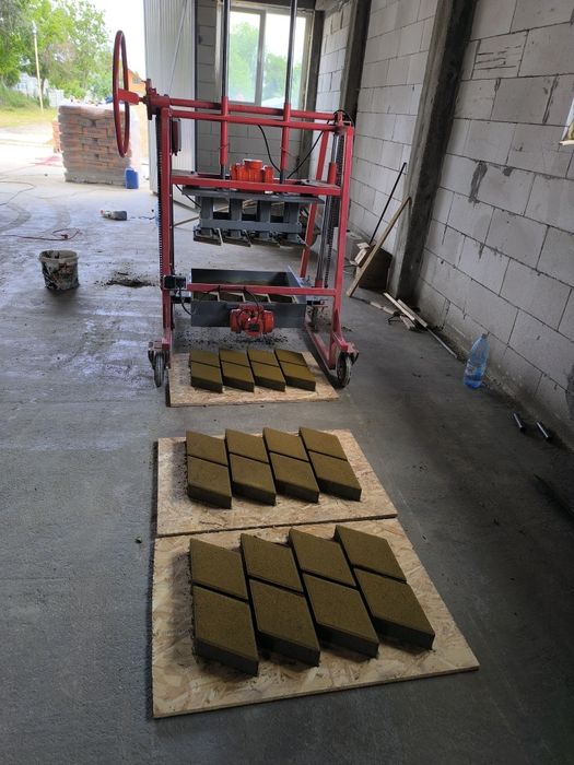 Presa mașină pavele oferta vacanta