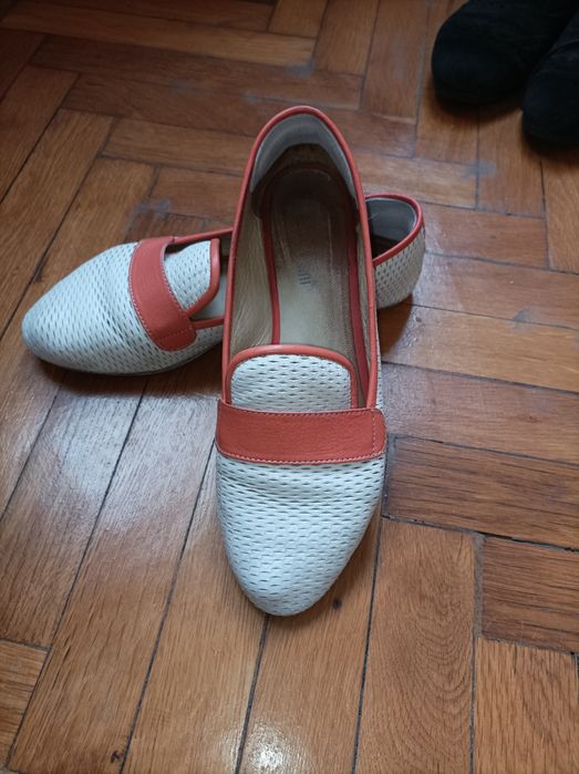 Продавам обувки и сандали естествена кожа 38 номер