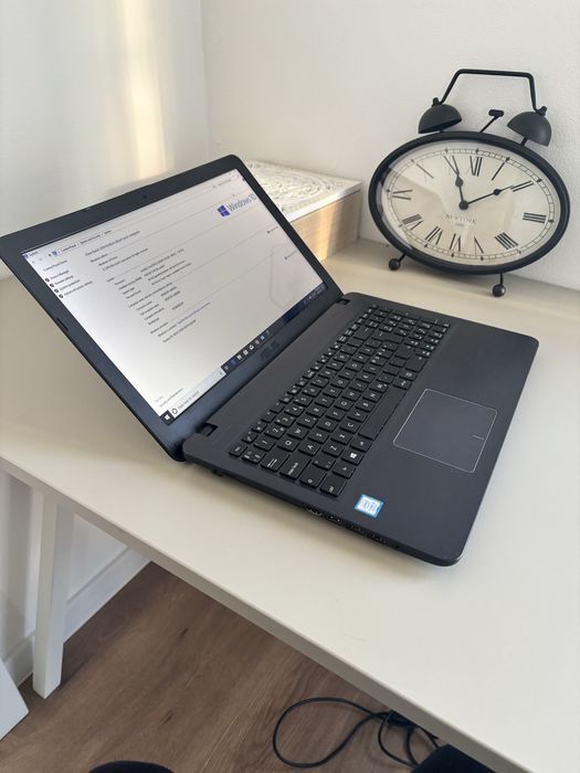 Asus 15.. Procesor i5-8th Gen. SSD 256 gb. 8gb ram ddr4